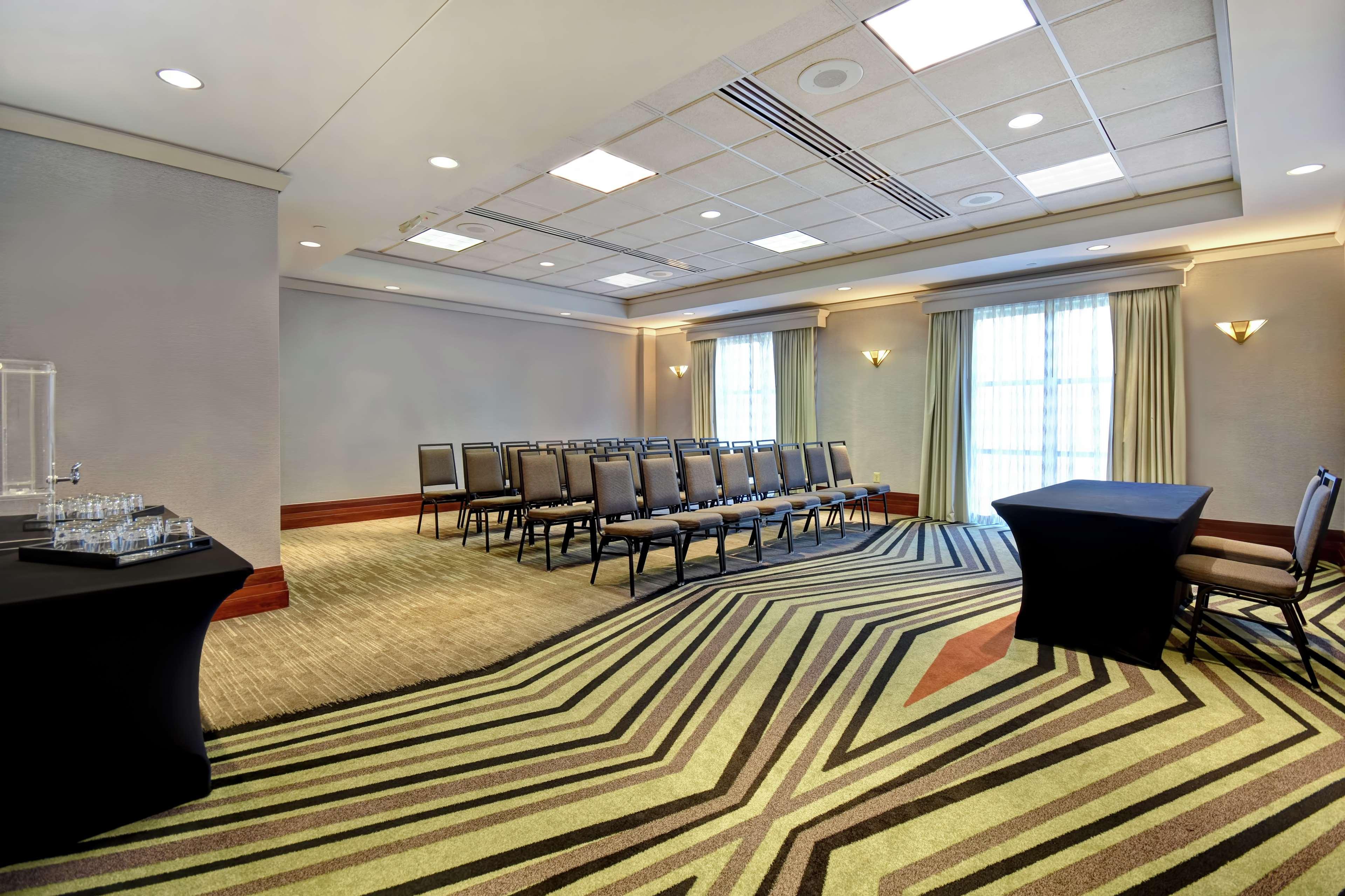 Embassy Suites Little Rock Exteriör bild